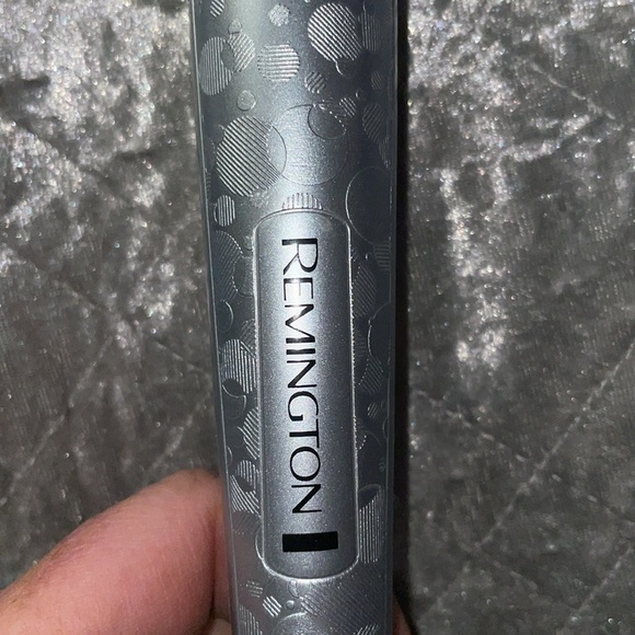 Bundle of two 3/4 inch curling wands - 1 Hot Tools and 1 Remington. - Picture 2 of 6